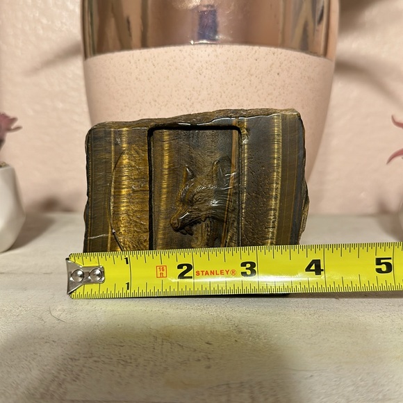 Tigers Eye Slab With Wolf Carving - Picture 2 of 8